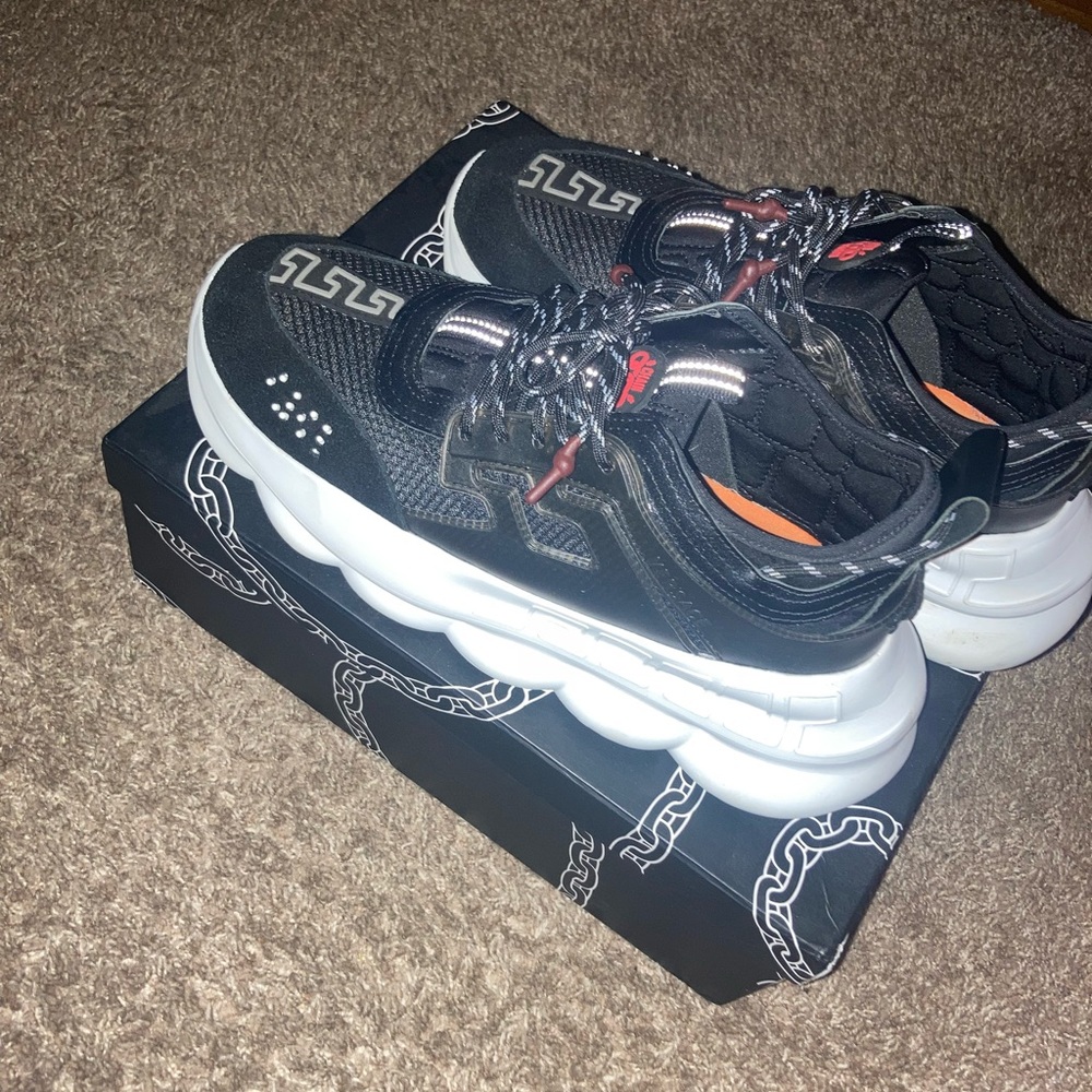 Versace chain reactions